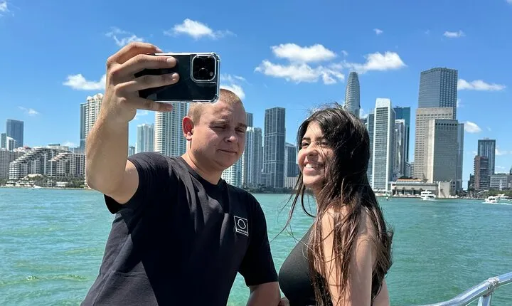 Miami Skyline 75 Minute Luxury Cruise of Millionaire's Homes 