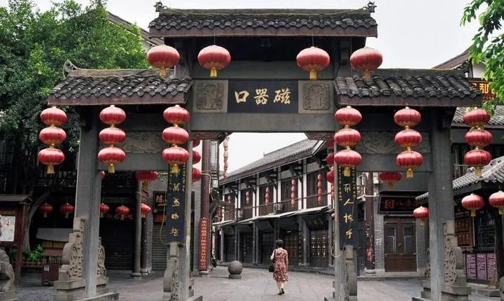 From Chongqing: Port Transfer with Half Day Tour and Hot Pot Dinner