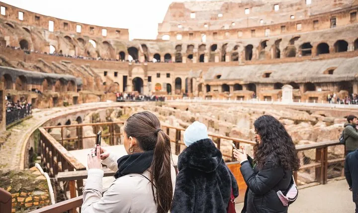 Early Morning Semi-Private Colosseum Express with Arena Access