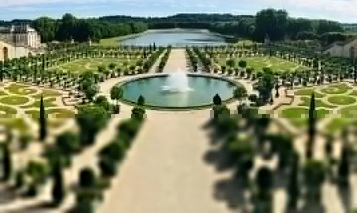 Paris 7 Hours Private Tour with Versailles and professional photoshoot 