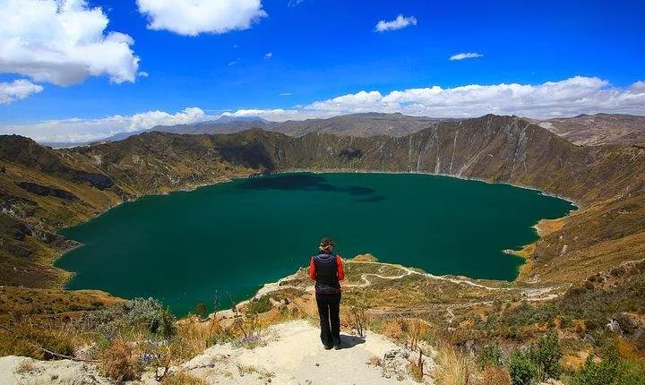 Quilotoa Lagoon and Volcanoes Avenue Day Trip with Entrances