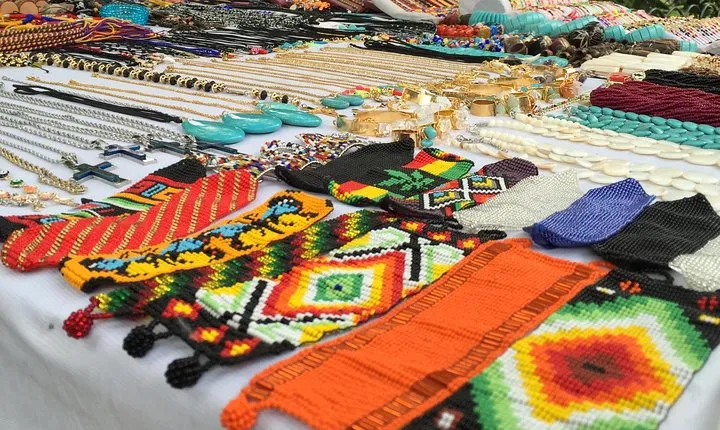 Colombian Handicrafts and flea Market Tour in Medellin