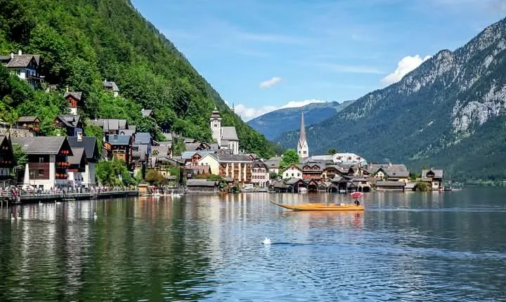 Hallstatt from Salzburg - 6-hour private Tour