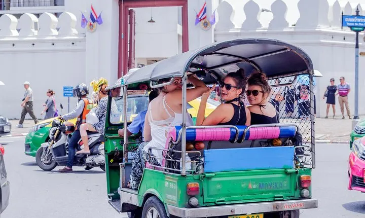 Bangkok Walking Tuk Tuk & Boat Tour to Temples