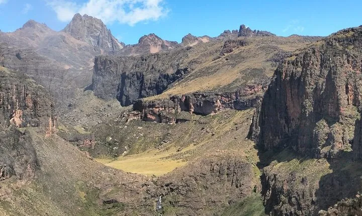 6-Day Private Hiking Tour in Mt Kenya via Chogoria-Sirimon Route