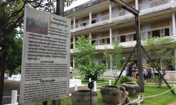 Private 2 Days Tour to Phnom Tamao Zoo & Killing Field