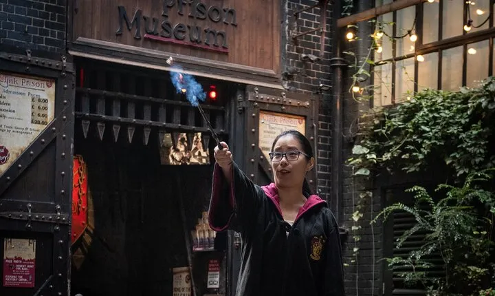 Harry Potter Azkaban Tour (Film Locations & Prison)