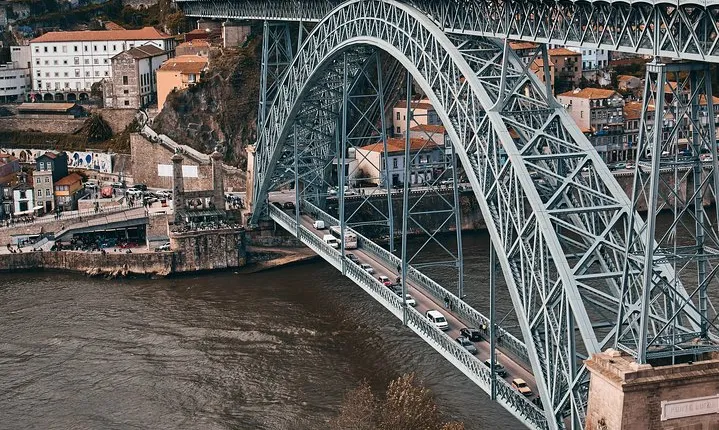 Architectural Porto: Private Tour with a Local Expert