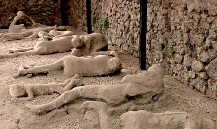 Shared Tour of Pompeii, Amalfi Coast and Positano from Rome