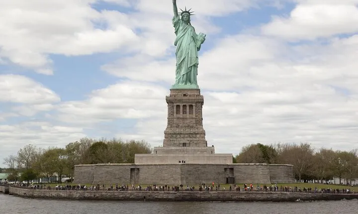 New York: Statue Of Liberty & Ellis Island Tour With Hotel Pickup