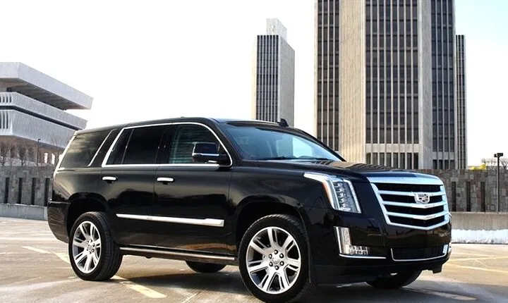 Departure Transfer: Montreal to Airport YUL by Luxury SUV