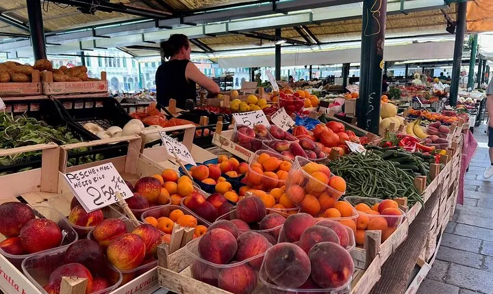 Wine and Cicchetti Tasting Tour in Venice