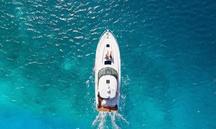 Cozumel Private Yacht and Snorkel with Lunch and Open Bar Onboard