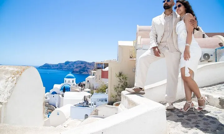 Iconic Highlights Tour in Santorini