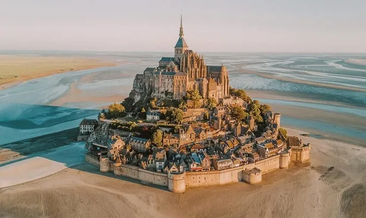 MONT SAINT MICHEL: Private minivan tour from Paris