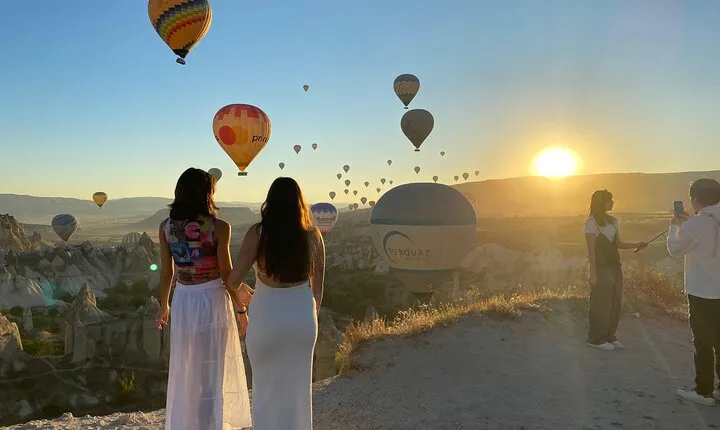 Sunrise Balloon Watching Tour with Photographer in Goreme