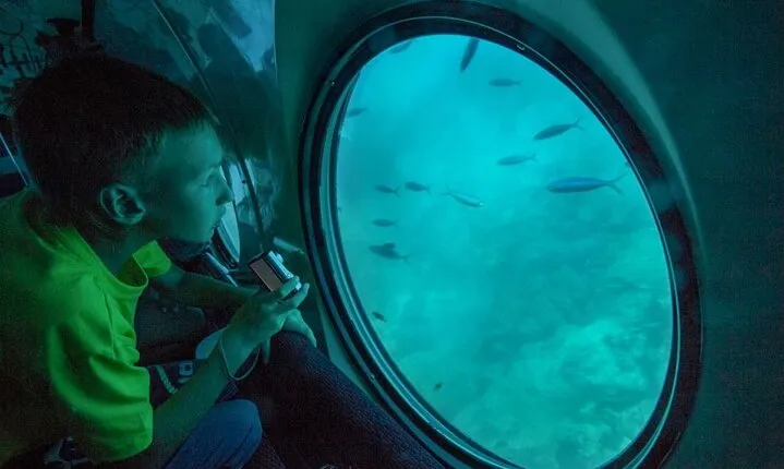 Semi Submarine Cruise Experience with Snorkeling : Hurghada 