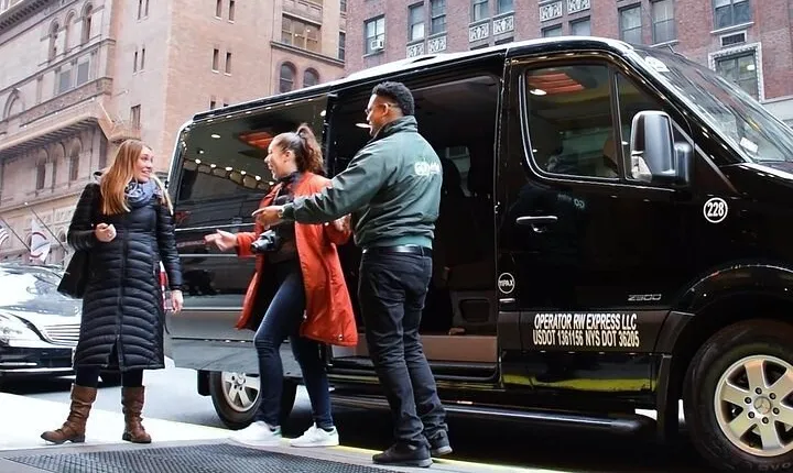 LGA to Manhattan: One Way Shared Arrival Transfer