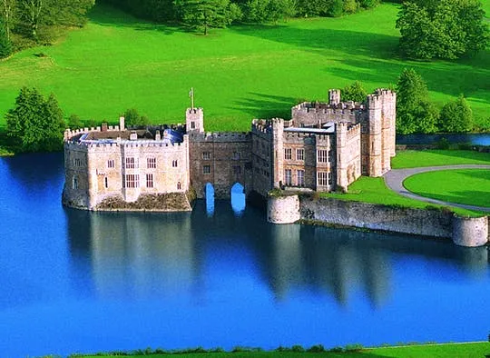 Leeds Castle, Canterbury Cathedral and Dover tour