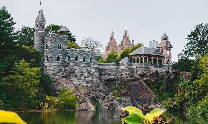 The Smurfs Filming Locations Tour in New York with Private Guide