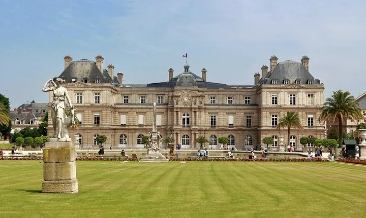Paris Latin Quarter Private Walking Tour with an Historian