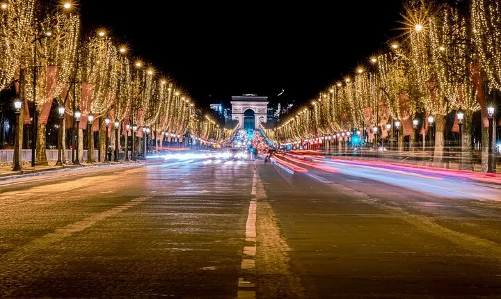 Paris Christmas Lights & Stories with Tastings on Champs-Élysées