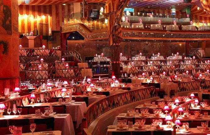 8 hours Paris city tour with Montmartre, Le Marais and Moulin Rouge -