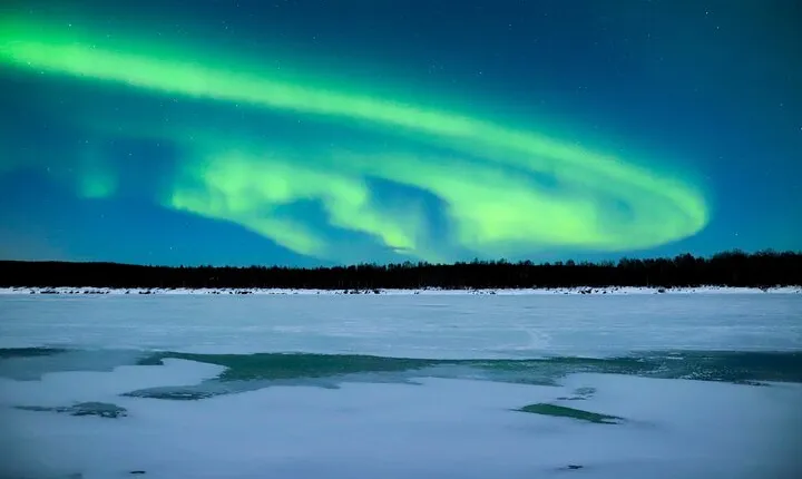 Aurora Borealis Trip in Lapland Lakeside