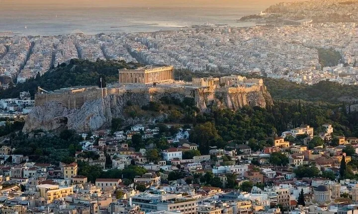 Visit of the Acropolis with an official guide in Spanish