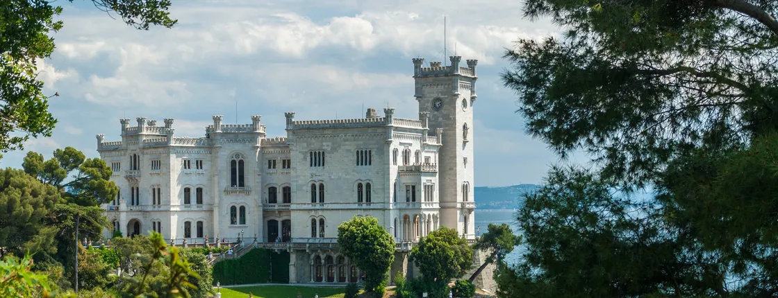 Skip-the-line ticket to Miramare Castle with private transfer from Trieste train station