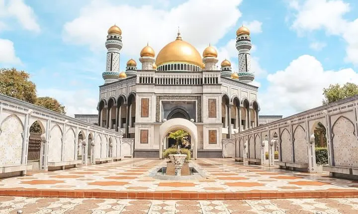 Brunei Full Day City Tour including Tamu Kianggeh, Royal Regalia & Kampung Ayer