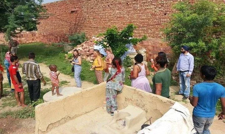 Agra & Fatehpur Sikri Historical Tour with Korai Village