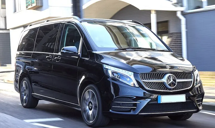 Private Transfer: Paris Airport CDG to Disneyland by Luxury Van