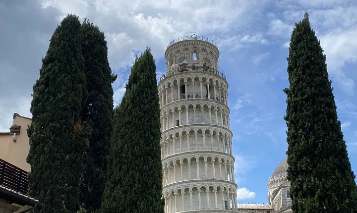 Lucca Tour and Pisa Tower + WineTasting by van from La SpeziaPort