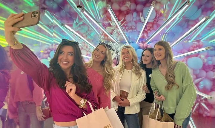 Nashville Shopping Tour with Wine, Cocktails and Snacks