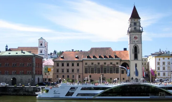 Private Transfer from Passau to Prague