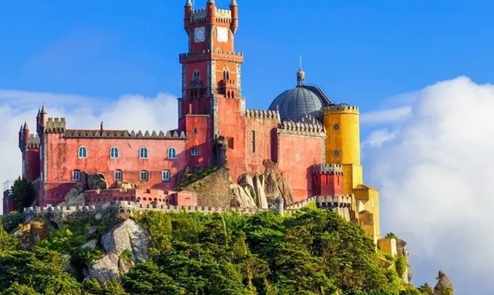 Magical Day Trip: Pena Palace, Sintra, CaboDa Roca & Cascais