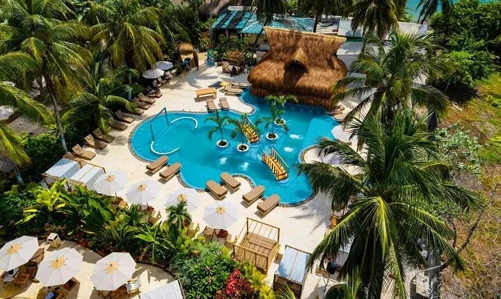 Private Beach Club In Front of Cartagena