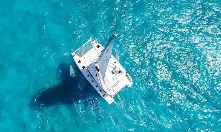 Full-Day Sailing Trip to Isla Mujeres from Cancun with Lunch