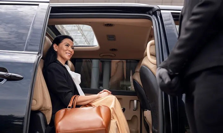 Dubai Airport Pickup or Drop-Off Transfer Service