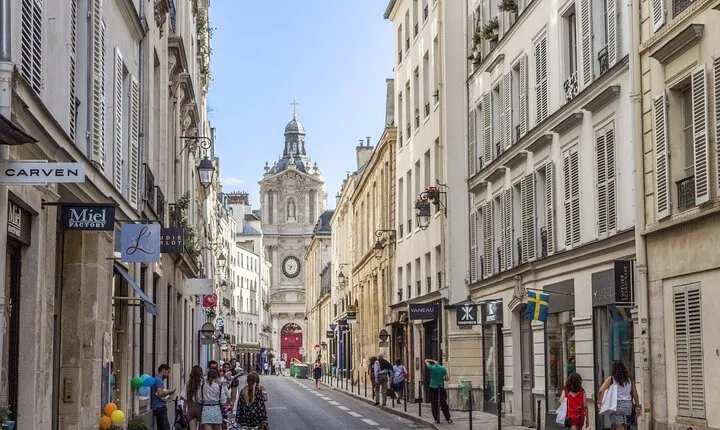 Le Marais Private Tour with Falafel & Wine Tasting & Pick up 