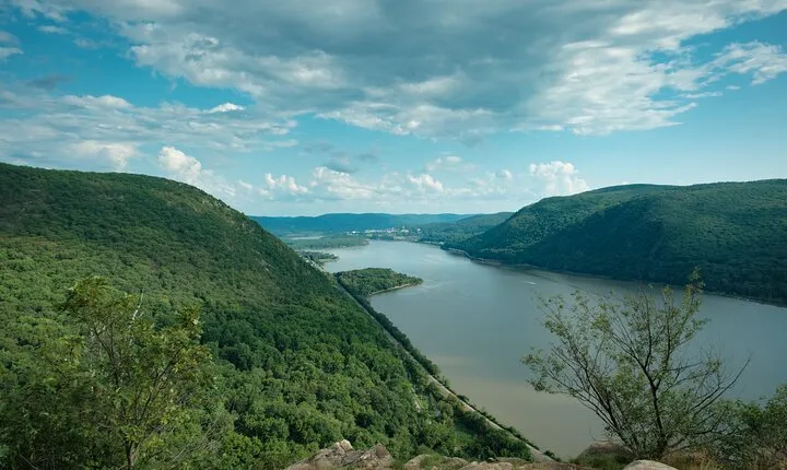 Hudson Valley Escape: Cold Spring & River Views Day Ride