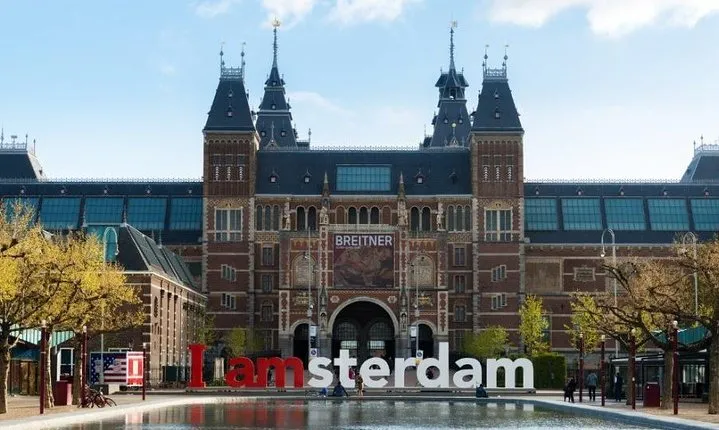 Private Arrival Transfer from Brussels to Amsterdam by Luxury car