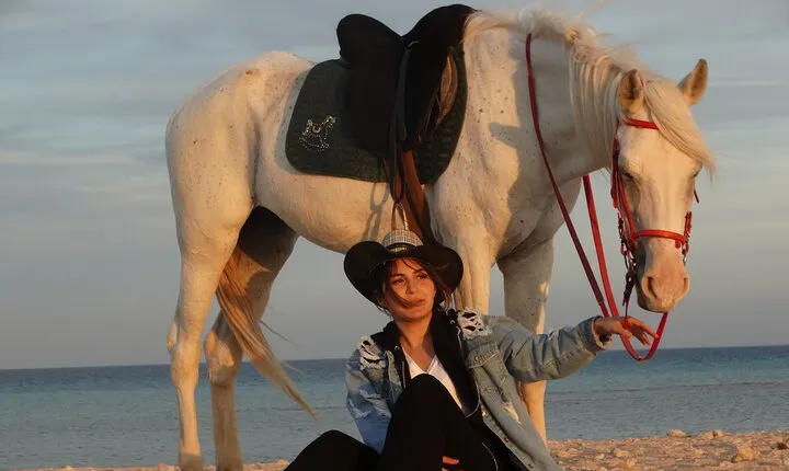 Horse Riding 3 Hours Experience Beach, Desert & Swimming-Hurghada