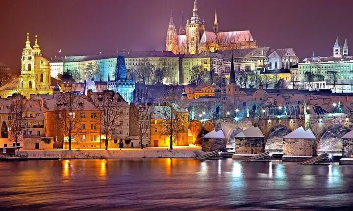 Private Transfer from Vienna to Prague