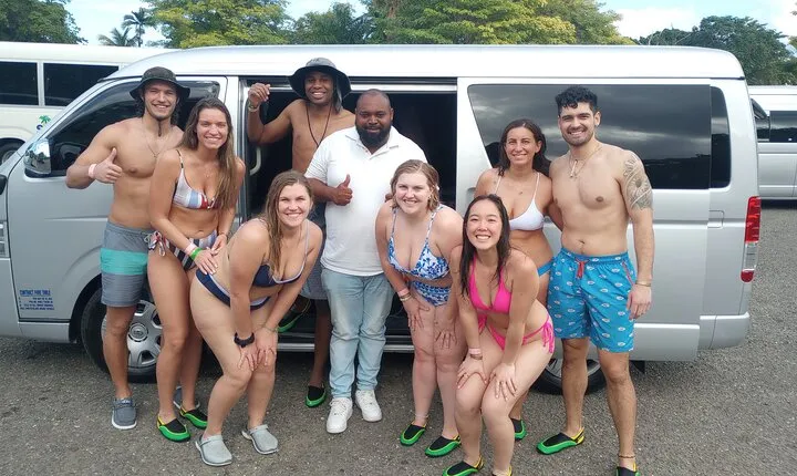  Dunn's River Falls and Ocho Rios Sightseeing with Shopping