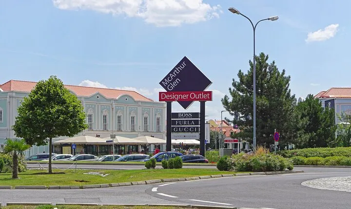 Private Shopping Tour from Vienna to Designer Outlet Parndorf