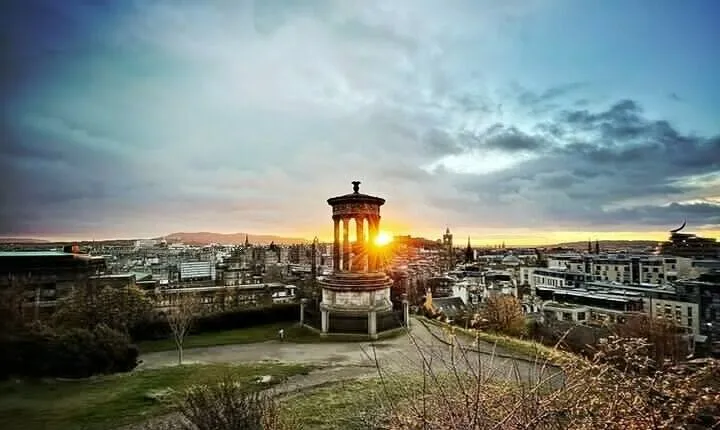 Enchanting Edinburgh: Half-Day Walking Tour with Local Guide