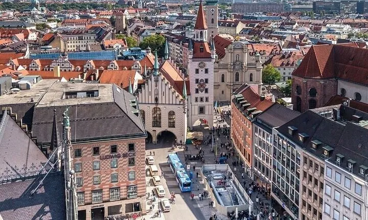 Munich Must-See Attractions Walking Tour with a guide