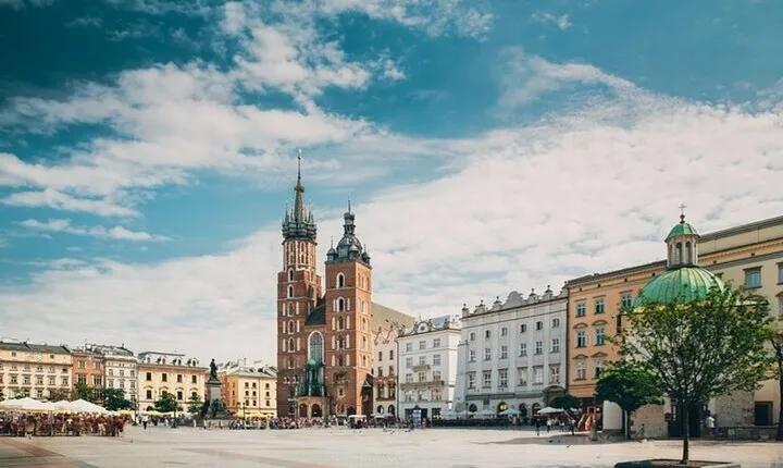 Krakow : Jewish District Private Walking Tour With A Guide